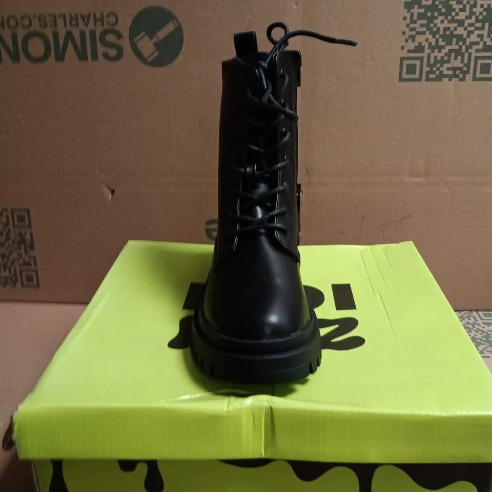 KOI KIDZ MAGIC DREAMERS LACE UP BOOTS BLACK SIZE 2