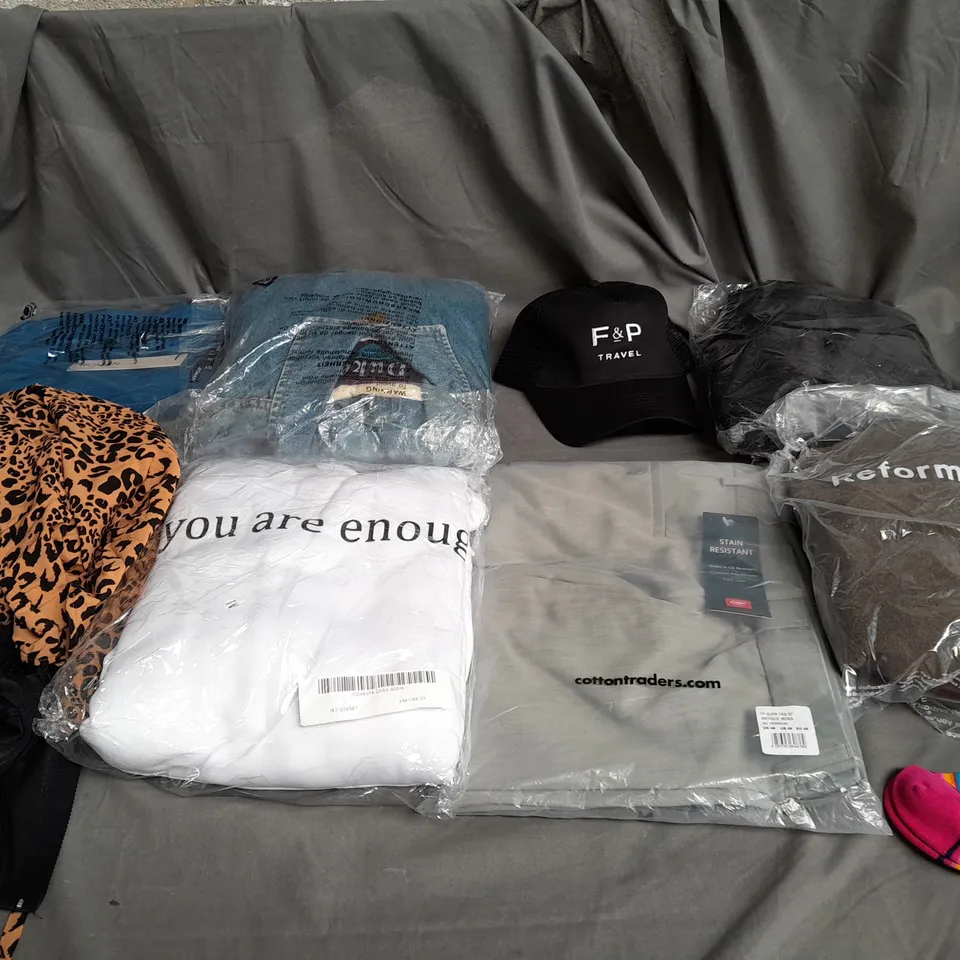 BOX OF APPROXIMATELY 18 ASSORTED ITEMS TO INCLUDE - DRESSES , JUMPERS , AND  T-SHIRTS ETC