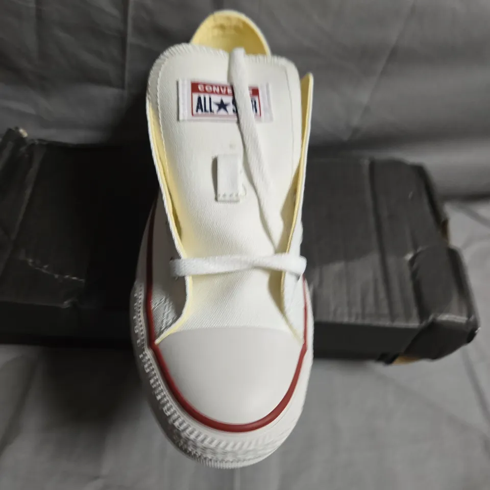 BOXED PAIR OF CONVERSE PLATFORM CONVERSE SHOES - UK SIZE 7.5