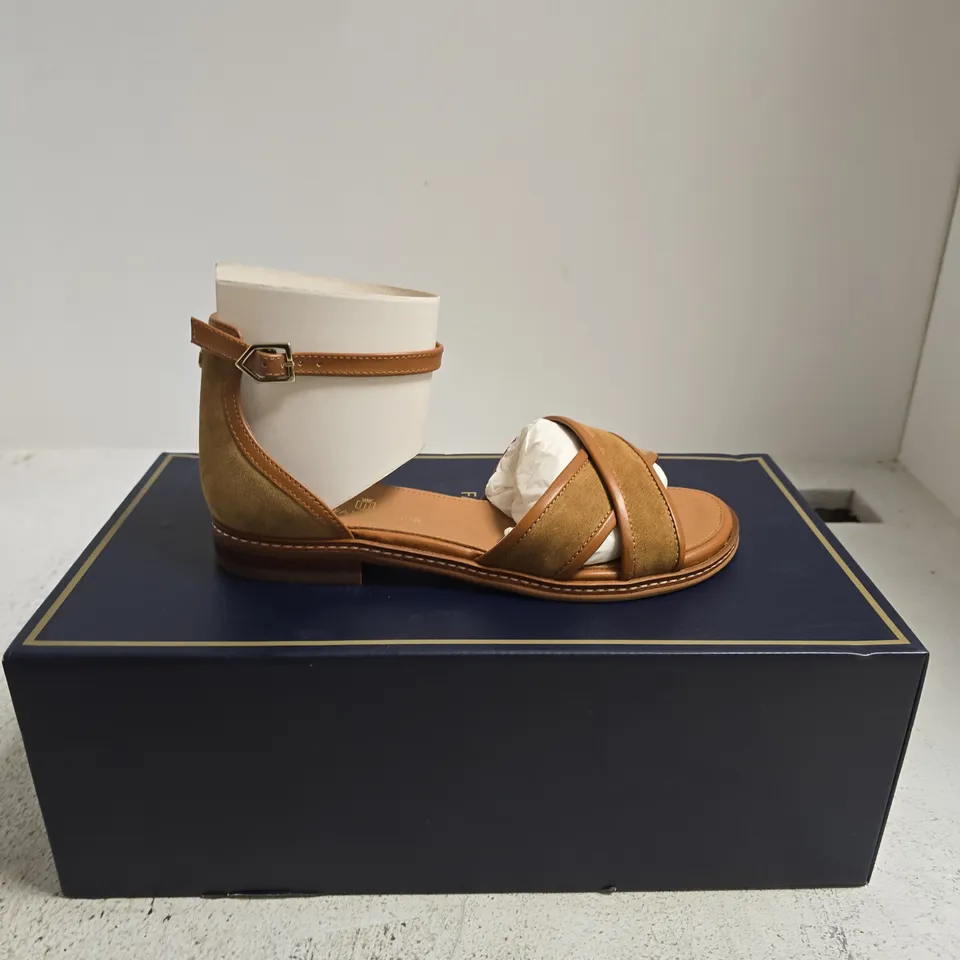 FAIRFAX & FAVOR WOMEN'S SANDAL – TAN LEATHER, UK 4 