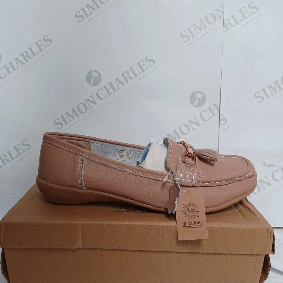 BOXED JO & JOE NAUTICAL SLIP ON SHOES IN MOCHA - UK 8 