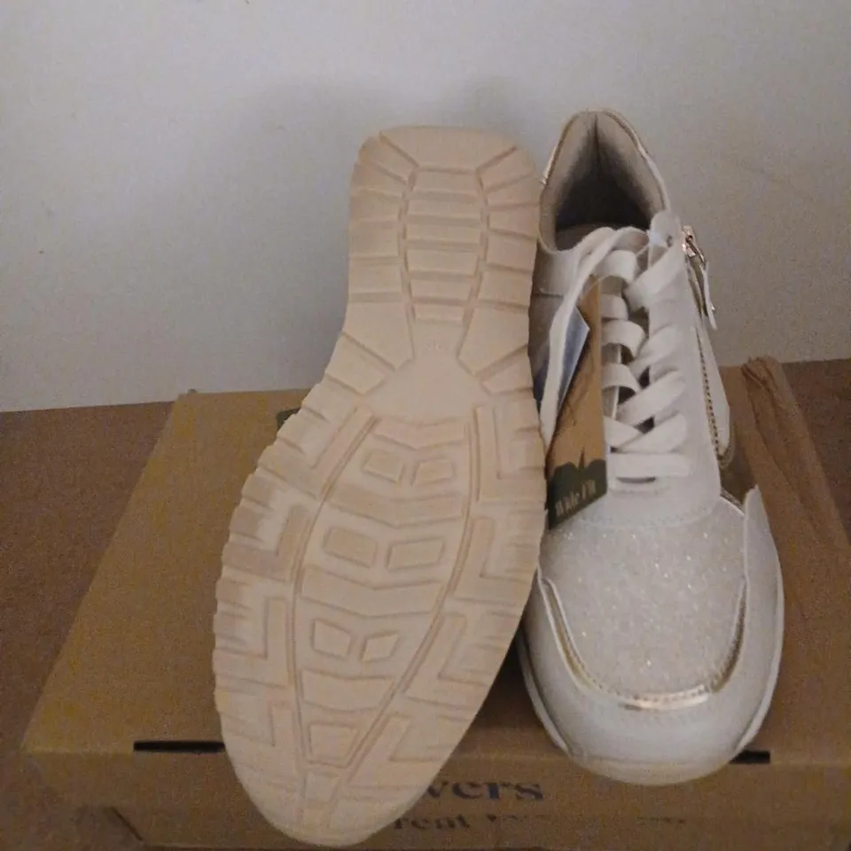 PAVERS WOMEN’S WHITE TRAINERS WITH GOLD METALLIC ACCENTS – BOXED SIZE 6