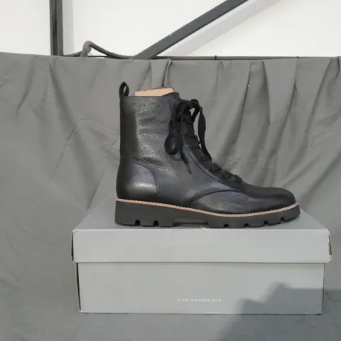 BOXED PAIR OF VIONIC LANI LACE BOOTS BLACK SIZE 7