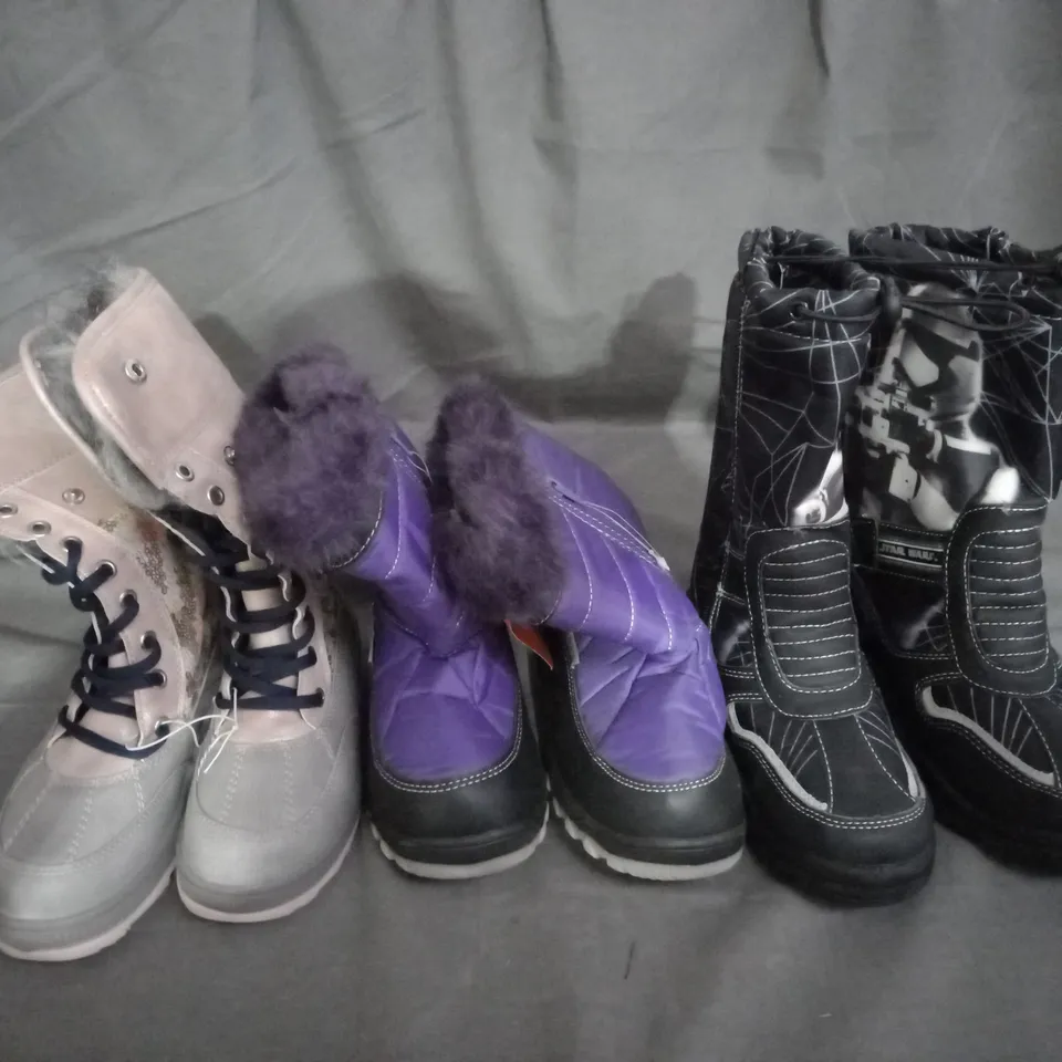 APPROXIMATELY 10 PAIRS OF ASSORTED KIDS SHOES IN VARIOUS STYLES AND SIZES 