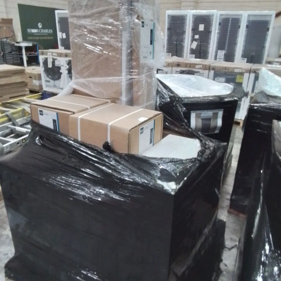 PALLET OF ASSORTED BATHROOM CABINETS AND FITTINGS 