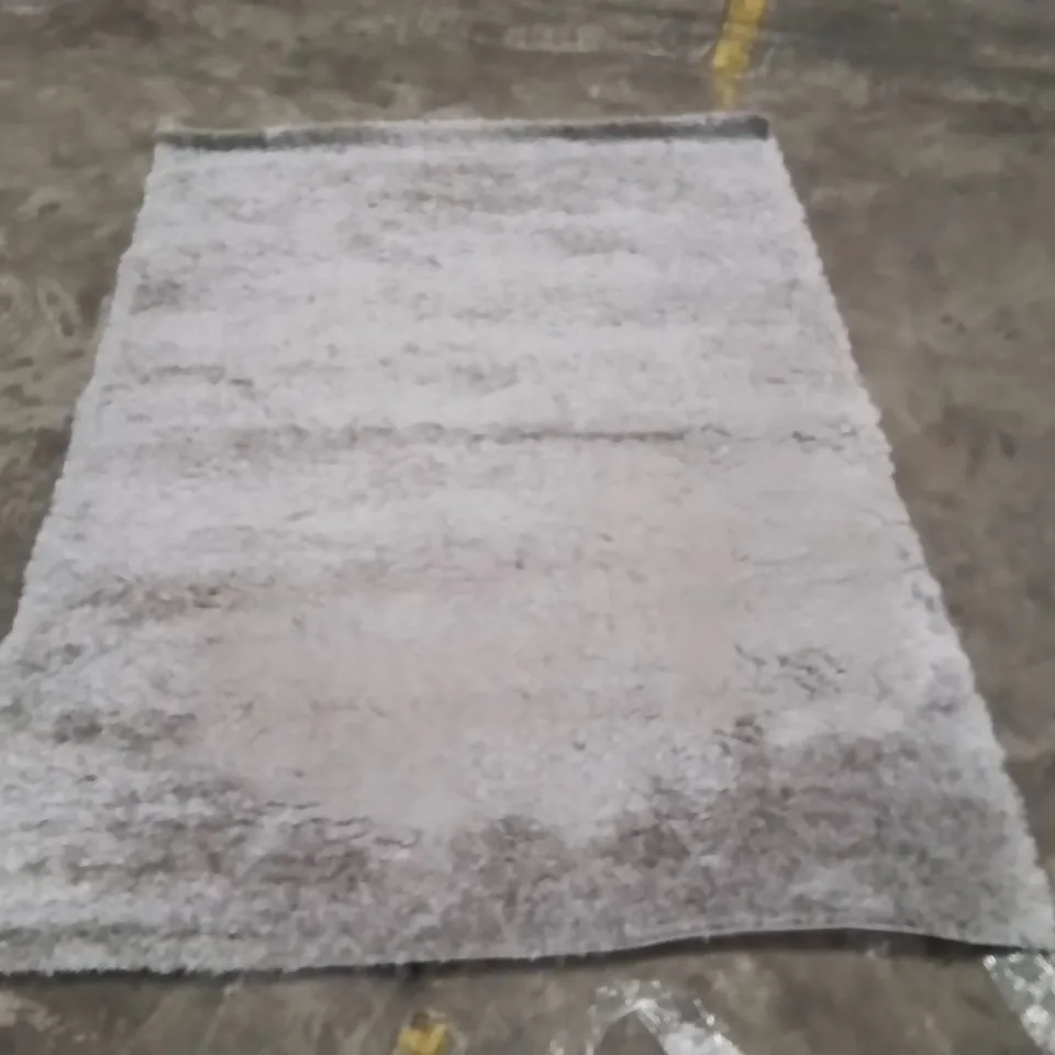 QUALITY DESIGNER AREA RUG - APPROXIMATELY 200X140