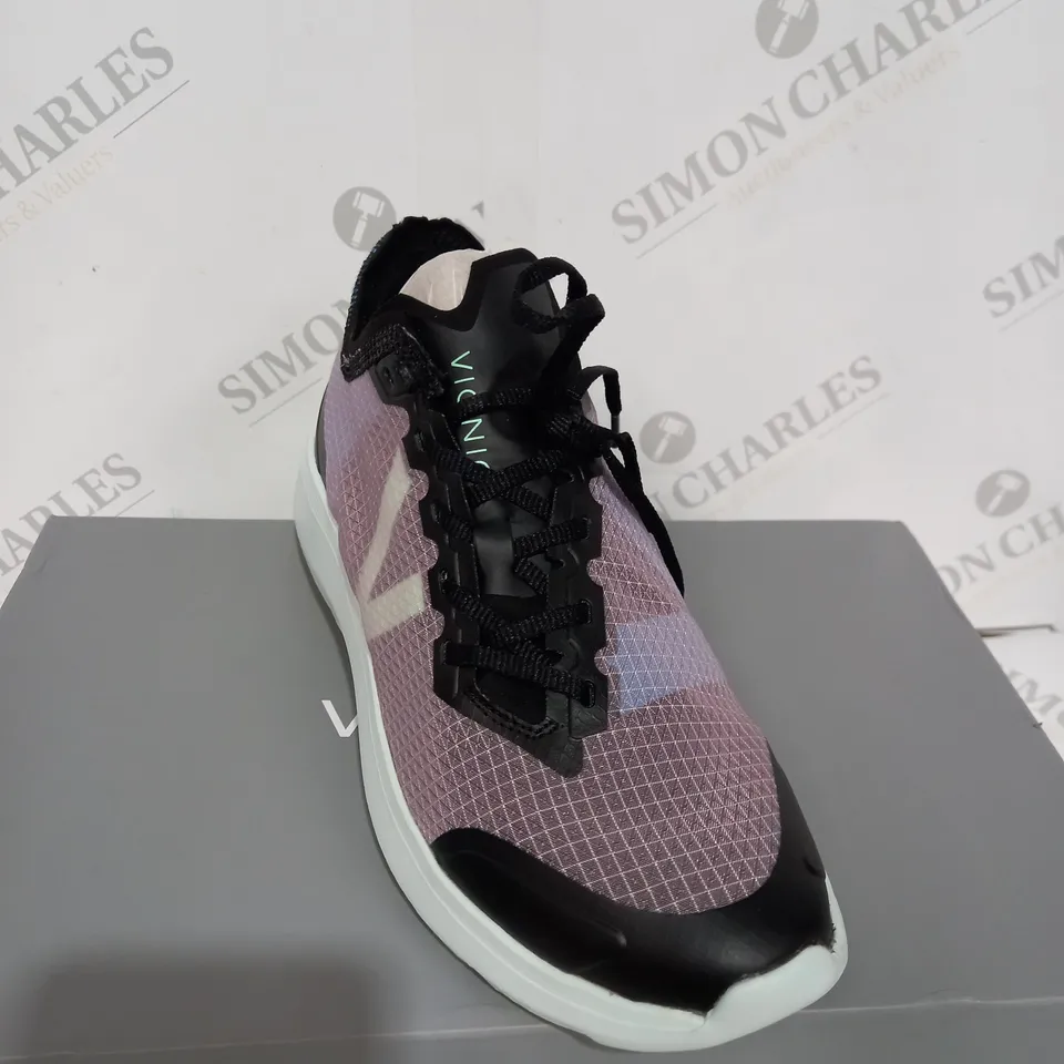 VIONIC CELESTE TRAINER - SIZE 5