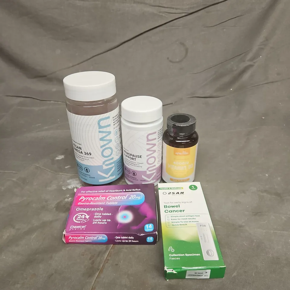 TOTE OF APPROXIMATELY 20 ASSORTED HEALTHCARE PRODUCTS TO INCLUDE ALPHA FOODS VITAMIN D3 TABLETS - BOWEL CANCER TEST KIT AND KNOWN MENOPAUSE SUPPORT SUPPLEMENTS