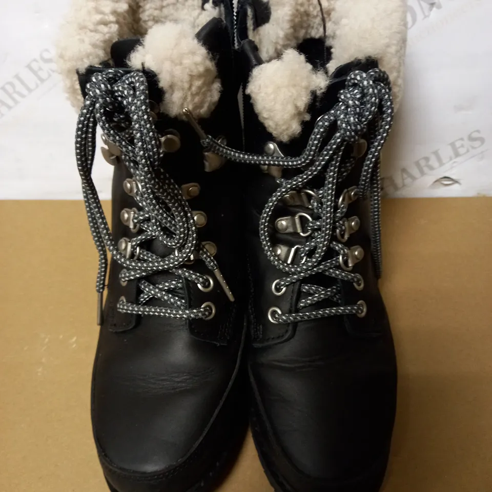 EMU WATERPROOF BOOTS - SIZE 3 UK