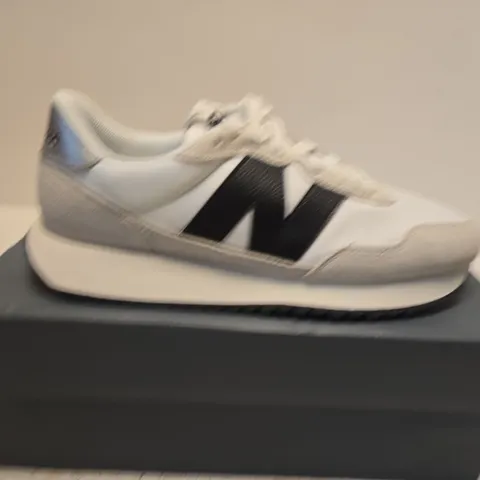 BOXED PAIR OF NEW BALANCE M2378GU MEN’S SNEAKERS – UK SIZE 9 