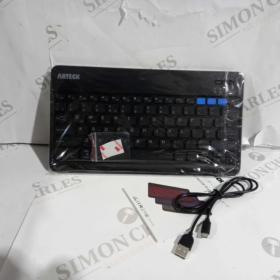 BOXED ARTECK UNIVERSAL BACKLIT BLUETOOTH KEYBOARD HB220B