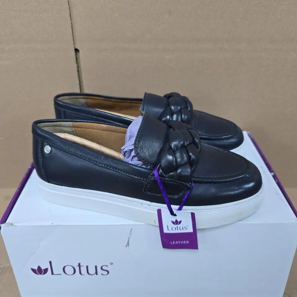 BOXED PAIR OF LOTUS BERTIE SHOES IN NAVY - UK 3