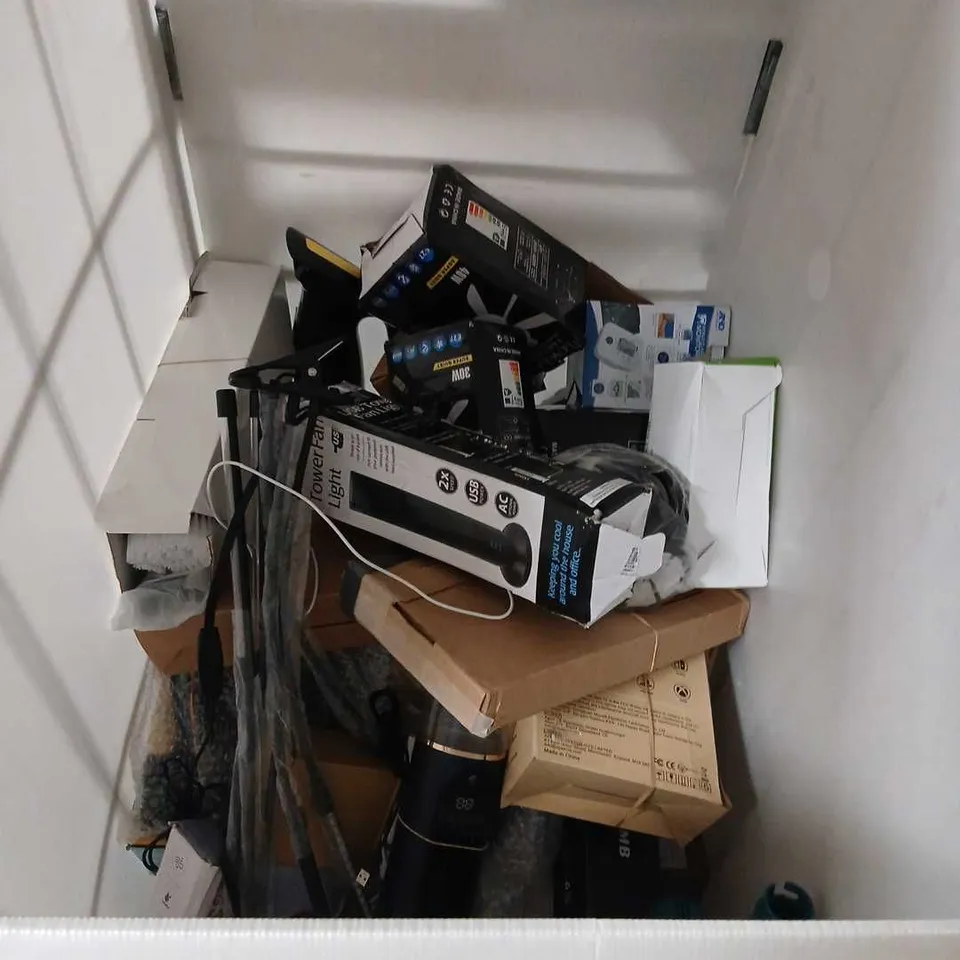 CAGE OF ASSORTED ELECTRICAL PRODUCTS TO INCLUDE; MELT WARMER, FAN LIGHT, TP LINK AND AIR COOLER