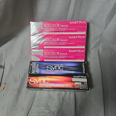BOX OF APPROXIMATELY 24 ASSORTED MATRIX HAIR CARE PRODUCTS INCLUDING SO COLOR BEAUTY DARK BLONDE GOLD, COLOR SYNC LIGHT BROWN MOCHA VIOLET/LIGHT BROWN ASH/LIGHT BLONDE GOLD 