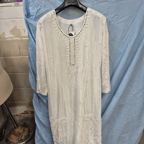 HOUSE OF ZYRA WHITE EMBROIDERED KURTI – WOMEN’S XL (UK 16)