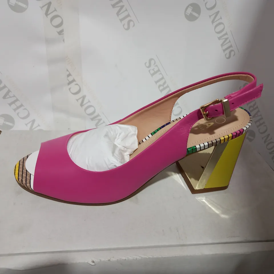 BOXED PAIR OF MODA VIBRANT HEELED SANDALS - SIZE 6