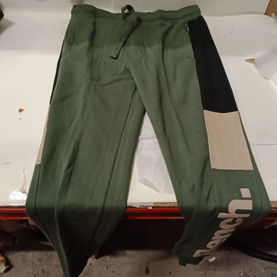 BAGGED BENCH TRACKSUIT SIZE LARGE KHAKI