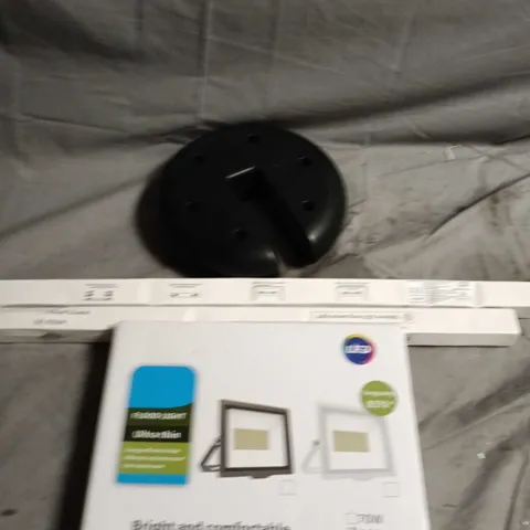 BOX OF APPROX 15 ASSORTED HOUSEHOLD ITEMS TO INCLUDE PARASOL WEIGHTS, LED LIGHTS AND FLOOD LIGHT