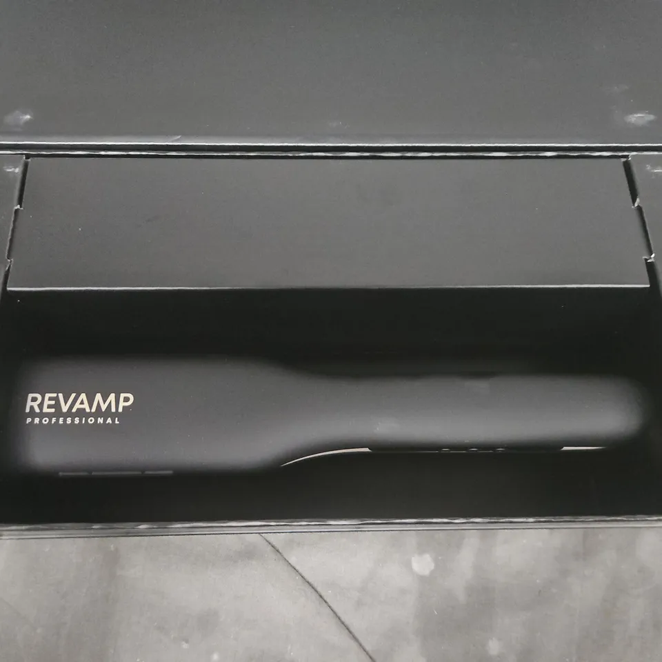 BOXED REVAMP PROFESSIONAL ENIGMA ION RADIANCE CERAMIC STRAIGHTENER ST-3000-GB
