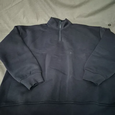 ARNE INTERLOCK NEOPRENE RELAXED FIT HALF ZIP FUNNEL NECK TOP – NAVY, SIZE M