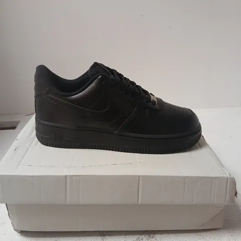 NIKE AIR FORCE 1 '07 BLACK/BLACK – MEN'S UK 7 