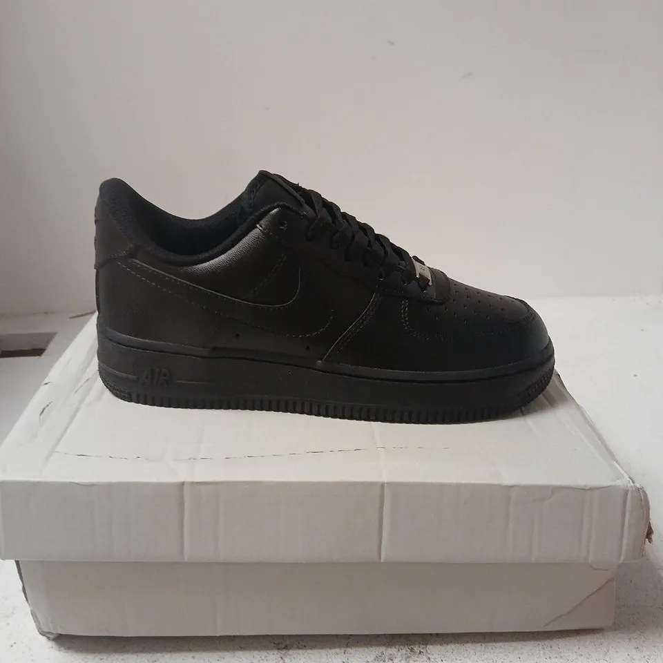 NIKE AIR FORCE 1 '07 BLACK/BLACK – MEN'S UK 7 