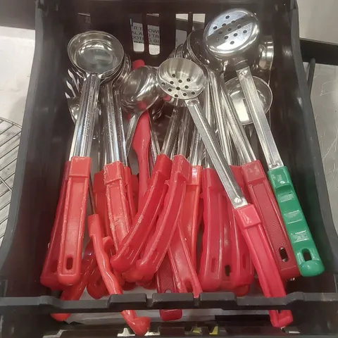 LOT CONTAINING A LARGE QUANTITY OF ASSORTED COMMERCIAL KITCHEN UTENSILS