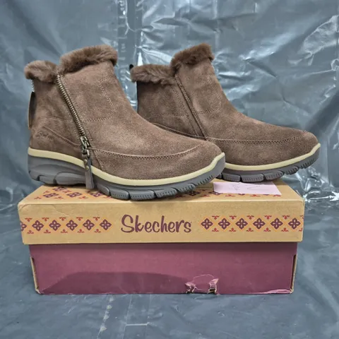 BOXED PAIR OF SKECHERS SHOES IN CHOCOLATE SIZE 6.5