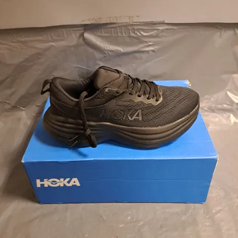 BOXED PAIR OF HOKA BONDI 8 TRAINERS IN BLACK SIZE UK 6