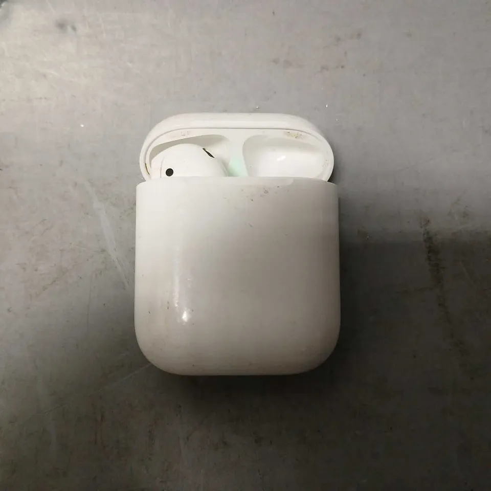 APPLE AIRPOD WITH CHARGING CASE - A1602