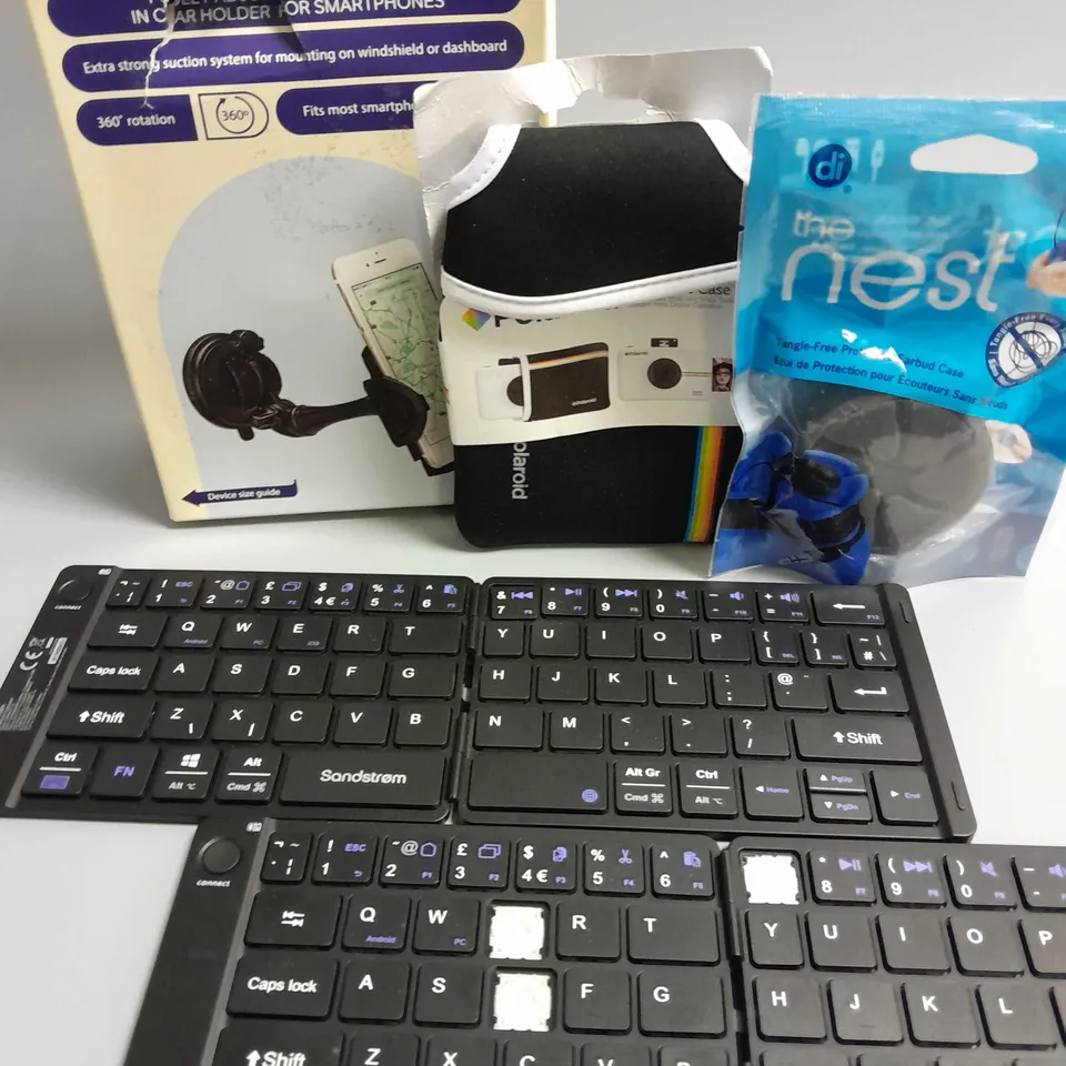 LOT OF 5 ASSORTED ITEMS TO INCLUDE SANDSTROM FOLDING KEYBOARDS, POLAROID CAMERA POUCH AND LOGIK UNIVERSAL HOLDER