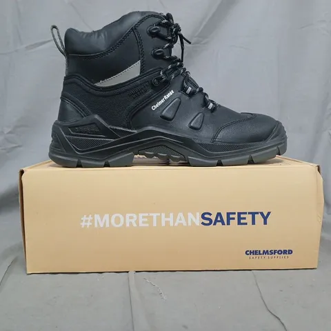 BOXED PAIR OF CHELMER RANGE BCR918 BASILDON SAFETY BOOTS IN BLACK SIZE UK 10