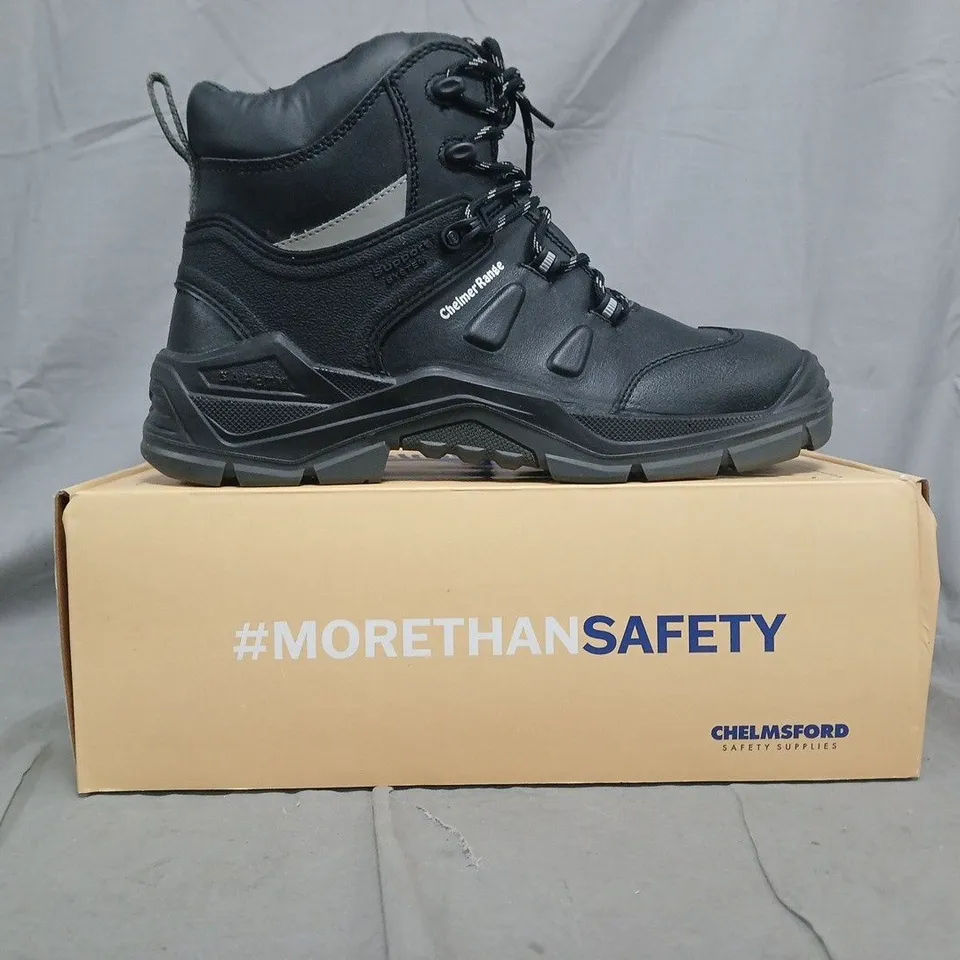 BOXED PAIR OF CHELMER RANGE BCR918 BASILDON SAFETY BOOTS IN BLACK SIZE UK 10