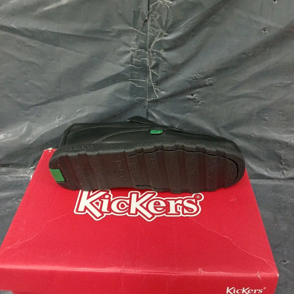 BOXED PAIR OF KICKERS FRAGMA SLIP LEATHER BLACK SIZE 37 