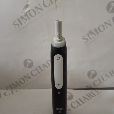 ORAL-B IO4 ELECTRIC TOOTHBRUSH