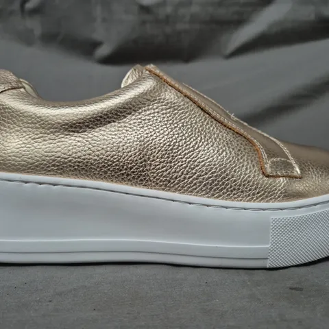 BOXED PAIR OF DUNE LONDON 516 ETHOSS SLIP-ON WEDGE TRAINERS IN METALLIC GOLD SIZE 7