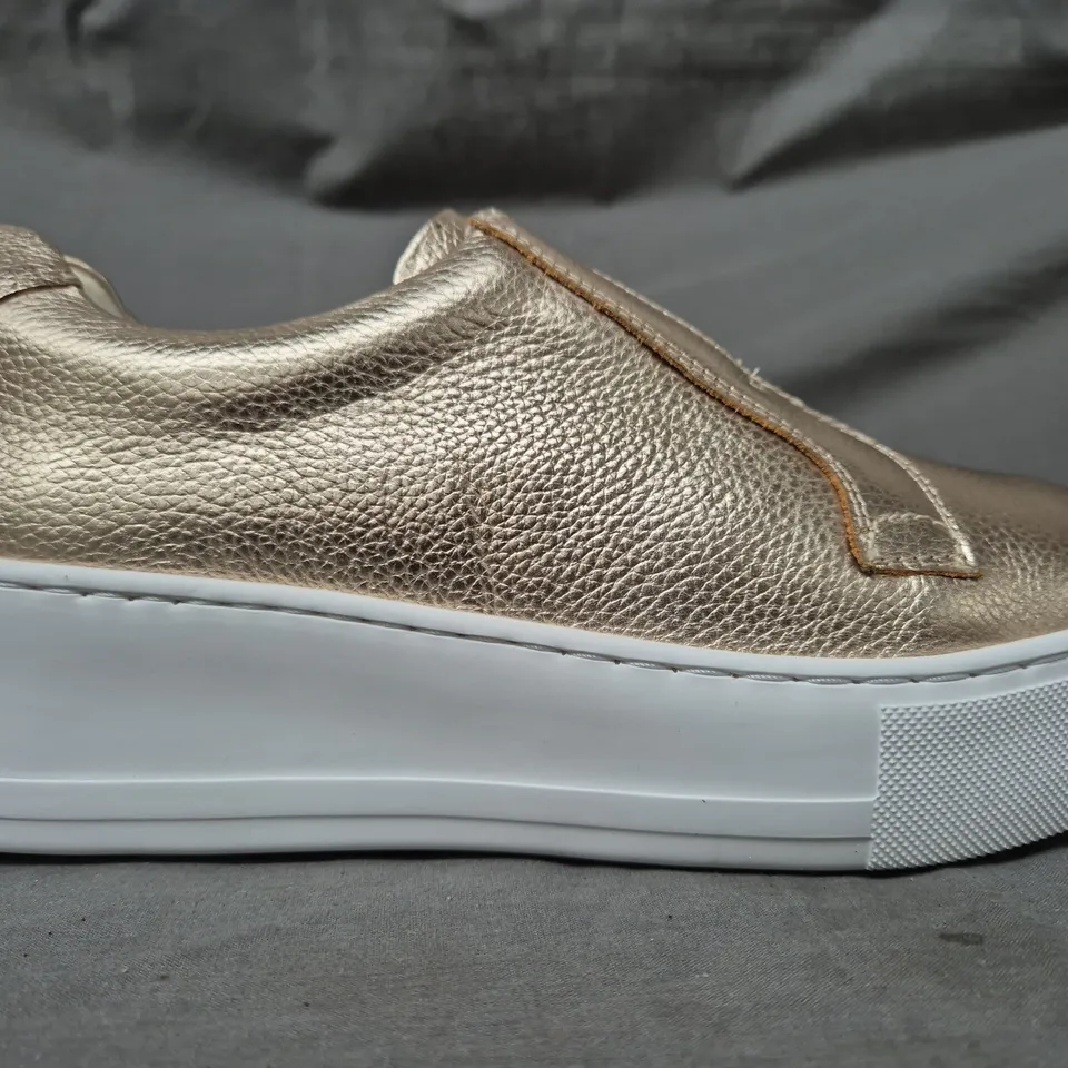 BOXED PAIR OF DUNE LONDON 516 ETHOSS SLIP-ON WEDGE TRAINERS IN METALLIC GOLD SIZE 7