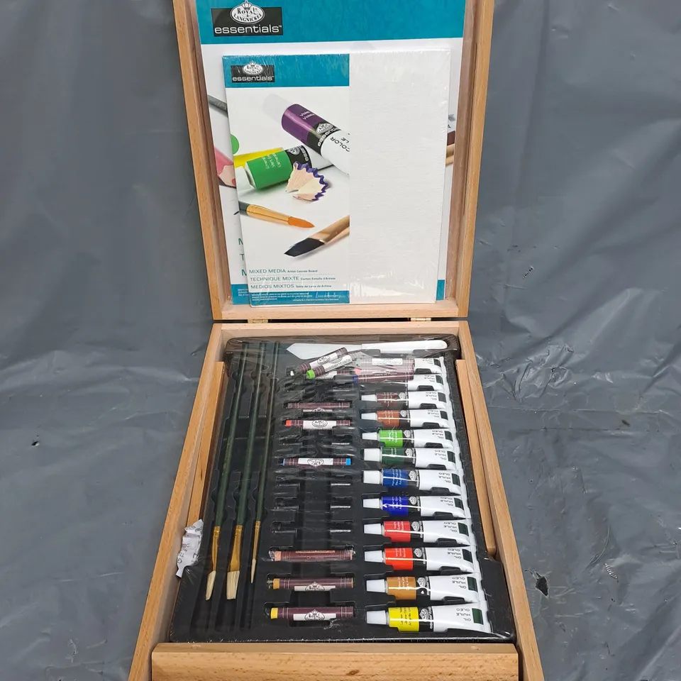 BOXED MIXED MEDIA EASEL ARTIST SET