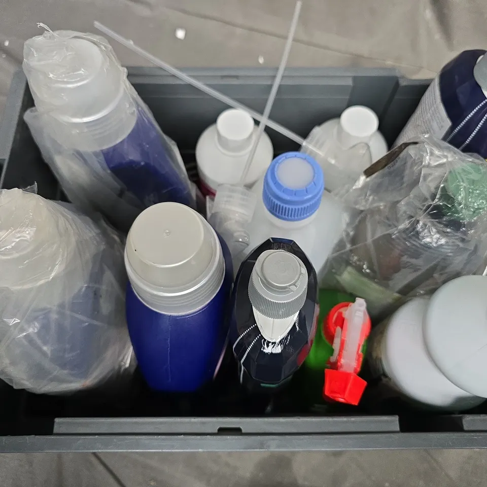 APPROXIMATELY 10 ASSORTED LIQUIDS TO INCLUDE DYLON COLOUR DETERGENT, FABULOSA WINTER ANGEL, ELBOW GREASE, ETC - COLLECTION ONLY