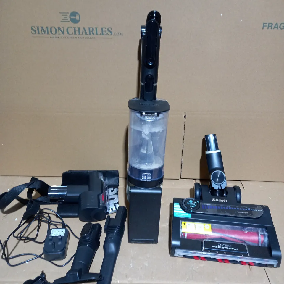 SHARK IZ400UKT VACUUM CLEANER 