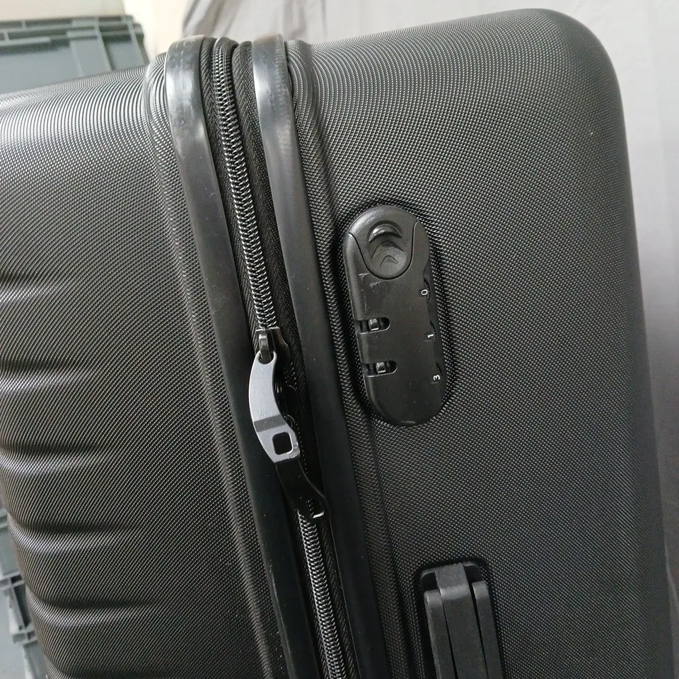 ROCK BRAND HARD-SHELL SUITCASE – BLACK, DIAGONAL RIBBED FINISH, 2-WHEEL WITH INTEGRATED 3-DIGIT LOCK