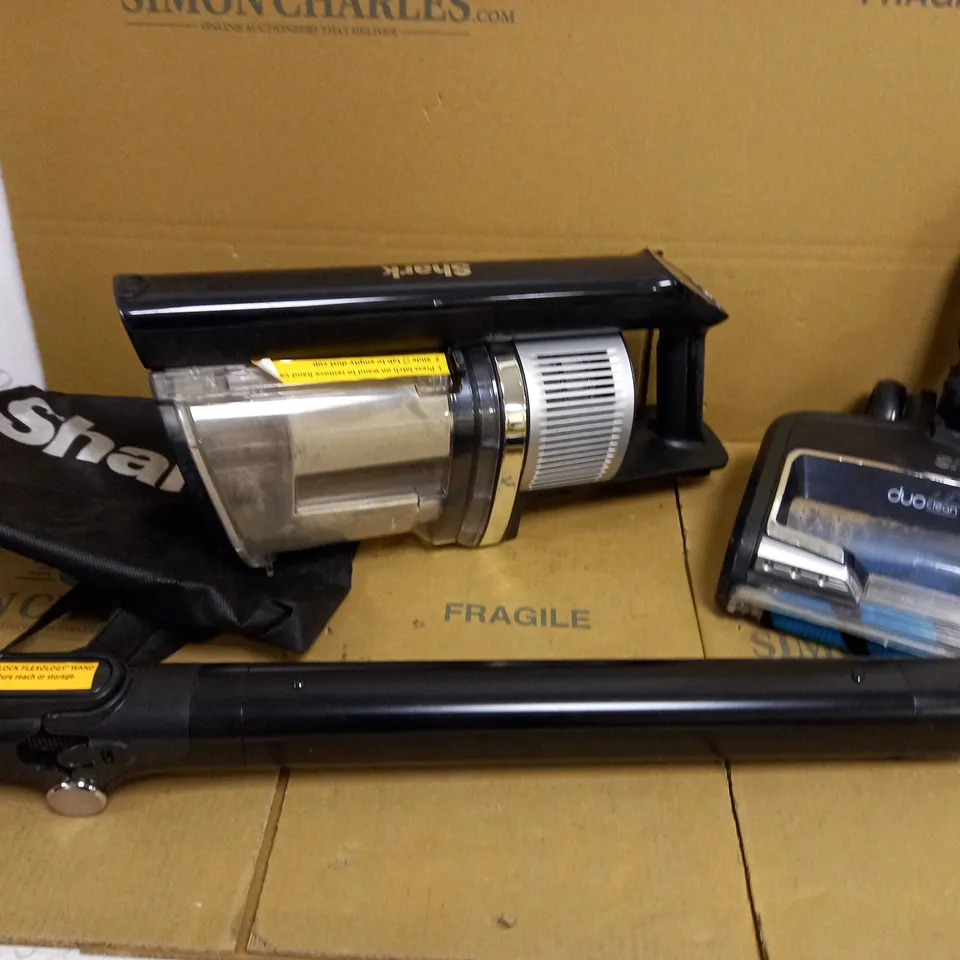 SHARK IZ320UK CORDLESS STICK VACUUM CLEANER