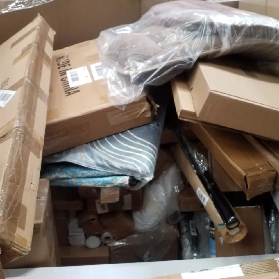 PALLET CONTAINING ASSORTED PRODUCTS INCLUDING BATHROOM SINK, CONCERTINA LADDER, PVC PRIVACY FENCE & MULTI-USE RETRACTABLE GATE