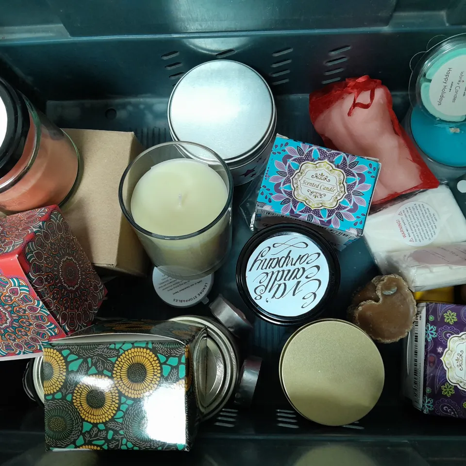 APPROXIMATELY 20 ASSORTED HOUSEHOLD ITEMS TO INCLUDE SCENTED CANDLES, WAX MELTS, LIGHTBULBS, ETC