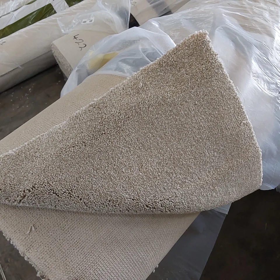 ROLL OF QUALITY FIRST IMPRESSIONS CHARMING CARPET // SIZE: APPROXIMATELY 5 X 7.5m