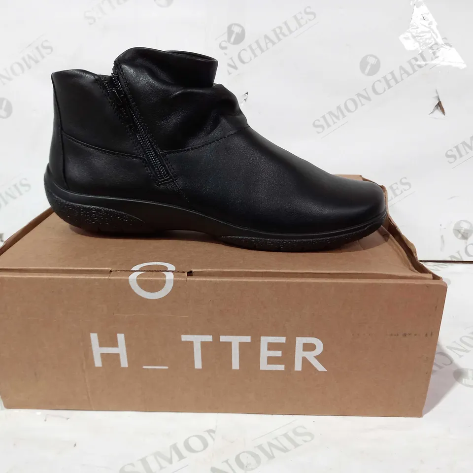 BOXED PAIR OF HOTTER MURMUR ZIP UP SHOES IN BLACK UK SIZE 8