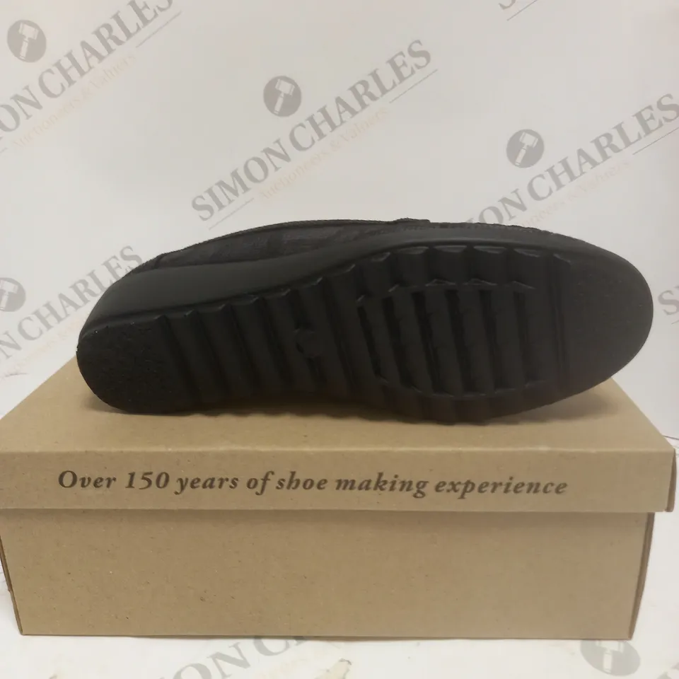 BOXED PAIR OF CUSHION WALK SLIP ON SHOES IN BLACK - SIZE 5 