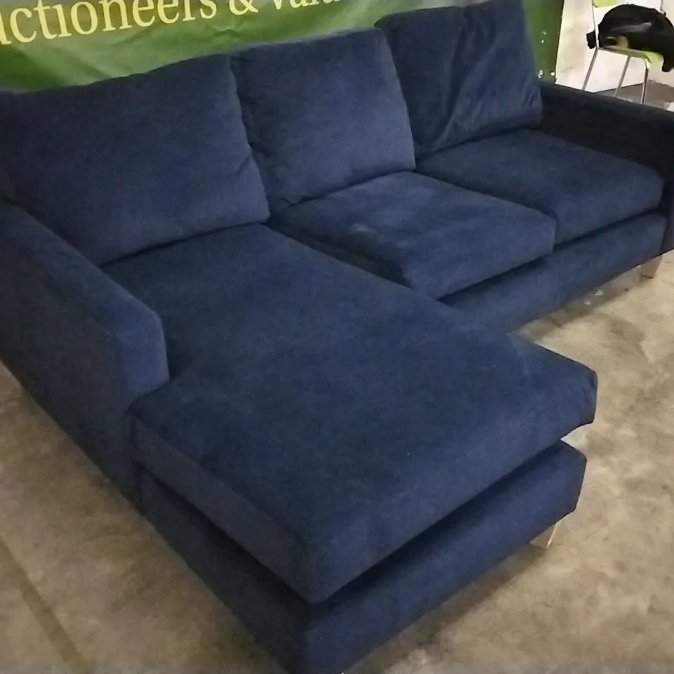 QUALITY DESIGNER LOUNGE CO CORNER GROUP SOFA WITH CHAISE SECTION IN NAVY BLUE PLUSH FABRIC