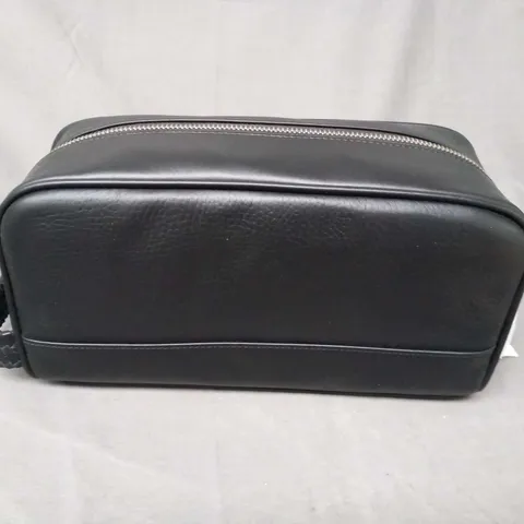 R.M. WILLIAMS GENUINE LEATHER WASHBAG 