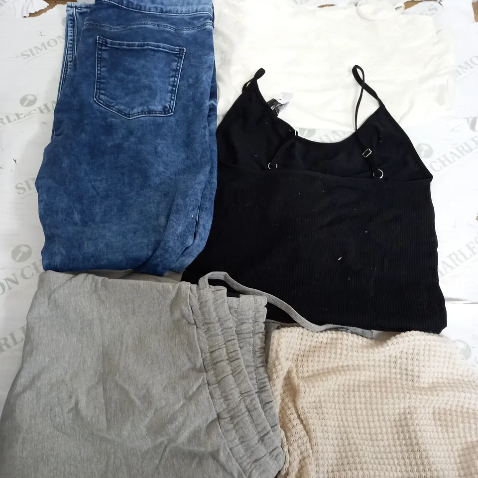 BOX OF APPROXIMATELY 22 ASSORTED CLOTHING ITEMS TO INCLUDE - SHORTS , TROUSERS , BAG ETC